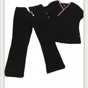 Urbane scrub set black medium top/bottoms